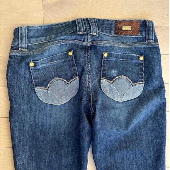 Classic Guess Premium denim in the Daredevil straight leg cut - Picture 8 of 8